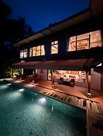 Ambong Pool Villas