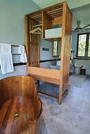 Ambong Pool Villas