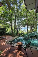 Ambong Pool Villas