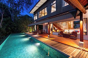 Ambong Pool Villas