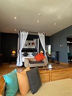 Ambong Pool Villas