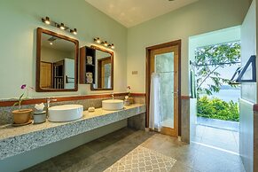 Ambong Pool Villas