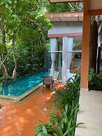 Ambong Pool Villas