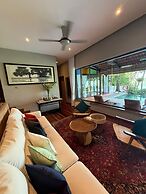 Ambong Pool Villas