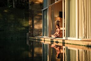 Ambong Pool Villas