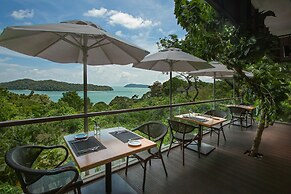 Ambong Pool Villas