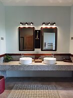 Ambong Pool Villas