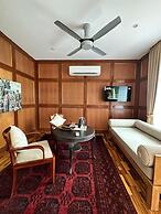 Ambong Pool Villas