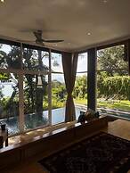 Ambong Pool Villas