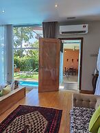 Ambong Pool Villas