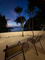 Ambong Pool Villas