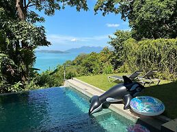 Ambong Pool Villas