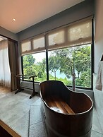 Ambong Pool Villas