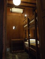 Hardwood Lodge - Hostel