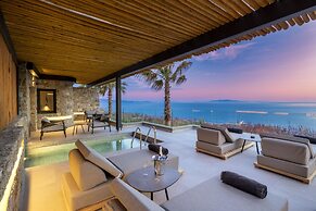 Tropicana Suites & Villas