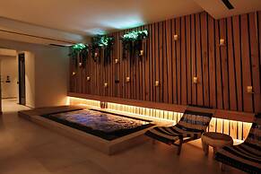 Tropicana Suites & Villas