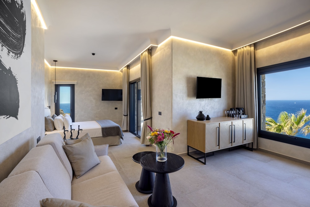 Tropicana Suites & Villas