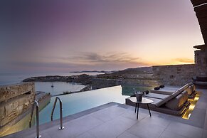 Tropicana Suites & Villas