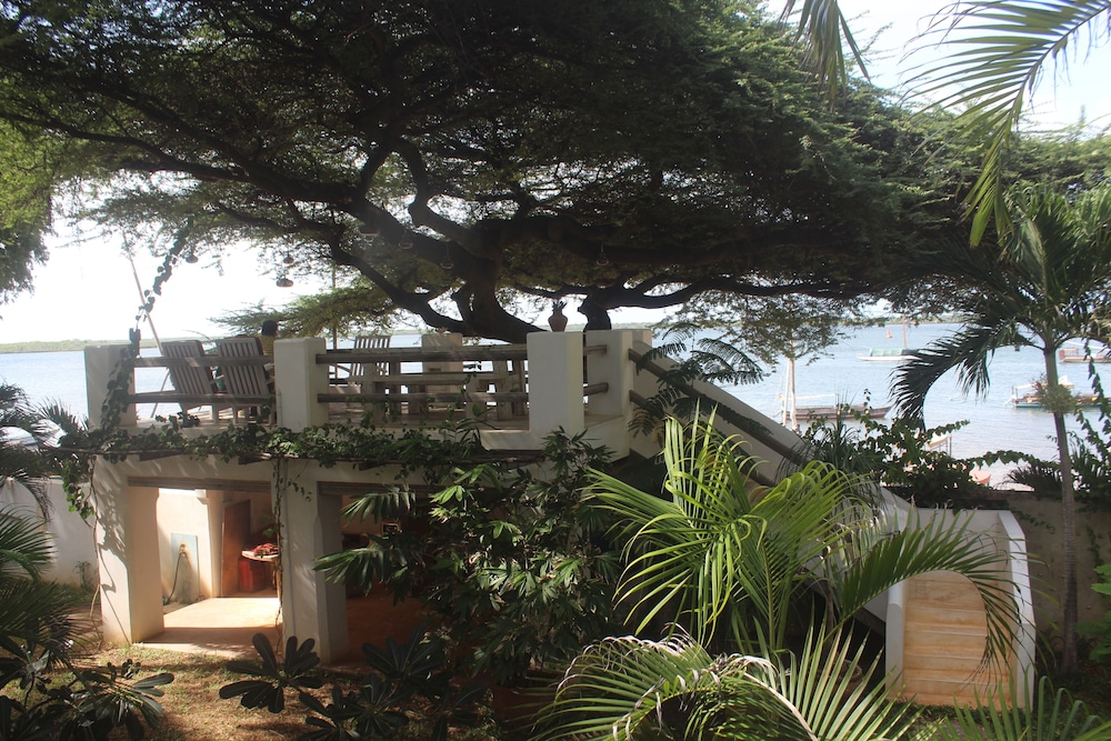 Kijani Hotel
