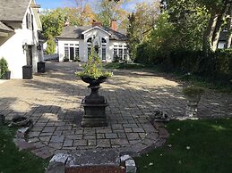 Old Ivy Walk