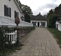 Old Ivy Walk