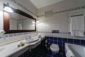Mom Hotel