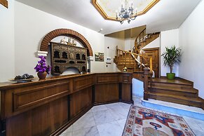 Mom Hotel