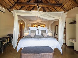 Nyati Safari Lodge