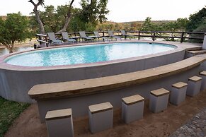 Nyati Safari Lodge