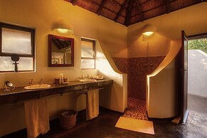 Nyati Safari Lodge