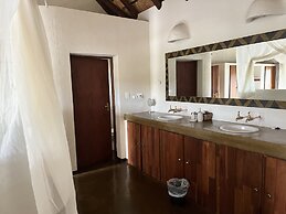 Nyati Safari Lodge