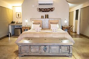 Nyati Safari Lodge