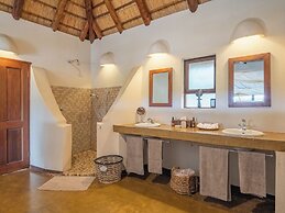 Nyati Safari Lodge