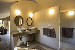 Nyati Safari Lodge
