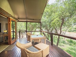Nyati Safari Lodge