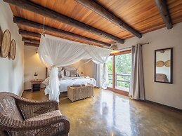 Nyati Safari Lodge