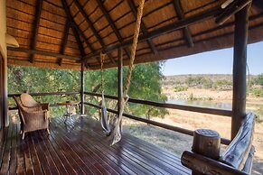 Nyati Safari Lodge