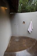 Nyati Safari Lodge