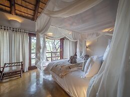 Nyati Safari Lodge