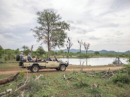 Nyati Safari Lodge