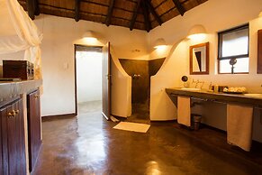Nyati Safari Lodge