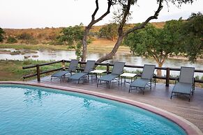 Nyati Safari Lodge
