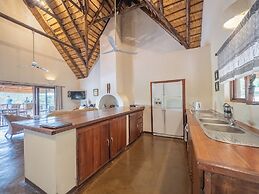 Nyati Safari Lodge
