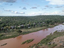 Nyati Safari Lodge