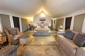 Nyati Safari Lodge