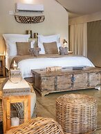 Nyati Safari Lodge