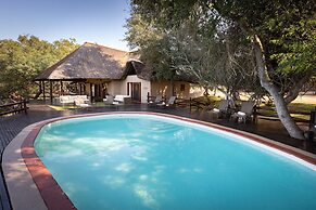 Nyati Safari Lodge
