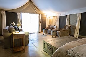 Nyati Safari Lodge