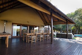 Nyati Safari Lodge
