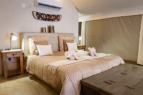 Nyati Safari Lodge
